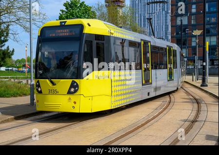 Straßenbahn Manchester Metrolink durch den Großraum Manchester, England. Stockfoto