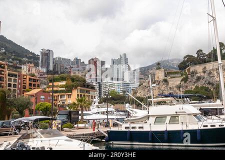 Fontvieille, Monaco, April 20. 2023:- der Hafen von Fontvieille in Monaco. Fontvieille besteht aus zurückgewonnenem Land. Stockfoto