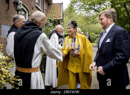 SCHIERMONIKOG - König Willem-Alexander und Königin Maxima erhalten eine Führung durch Klooster Schiermonnikoog. Das königliche Paar wird einen zweitägigen regionalen Besuch der Wadden Islands abstatten. ANP KOEN VAN WEEL niederlande raus - belgien raus Stockfoto