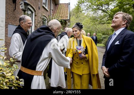 SCHIERMONIKOG - König Willem-Alexander und Königin Maxima erhalten eine Führung durch Klooster Schiermonnikoog. Das königliche Paar wird einen zweitägigen regionalen Besuch der Wadden Islands abstatten. ANP KOEN VAN WEEL niederlande raus - belgien raus Stockfoto