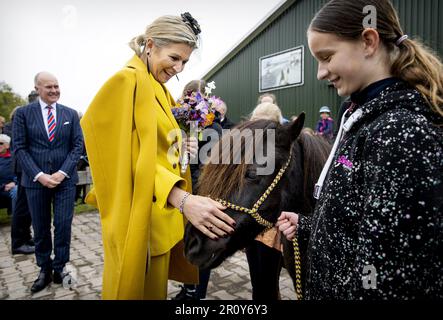 SCHIERMONIKOG - Queen Maxima wird auf der Partnership Van der Bijl - Holwerda begrüßt. Das königliche Paar wird einen zweitägigen regionalen Besuch der Wadden Islands abstatten. ANP KOEN VAN WEEL niederlande raus - belgien raus Stockfoto