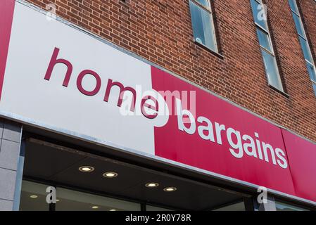 Schild für Home Bargain Discount Shop in Tamworth, Staffordshire Stockfoto