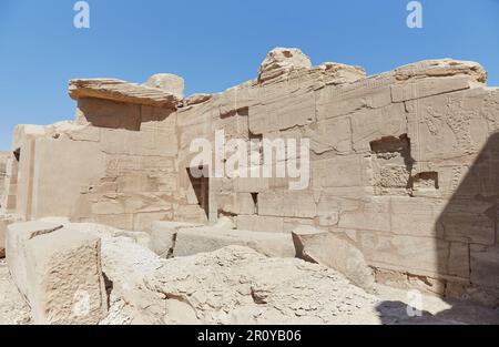 Der Leichentempel von Seti I am Westufer von Luxor, bekannt für seine exquisiten Reliefs Stockfoto