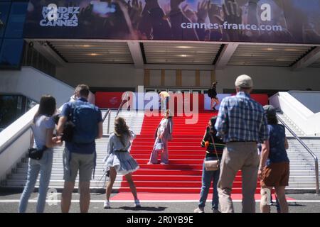 Cannes, Frankreich. 10. Mai 2023. Illustration vor dem Internationalen Filmfestival 76. in Cannes im Palais des Festivals in Cannes, Südfrankreich am 02. Mai 2023. Foto: Lionel Urman/ABACAPRESS.COM Kredit: Abaca Press/Alamy Live News Stockfoto