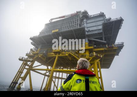 NORDSEE - 10/05/2023, Umspannwerk (Steckdose) für Offshore-Windparks. Dadurch wird Windenergie von den Windparks zum Festland transportiert. ANP JEROEN JUMELET niederlande raus - belgien raus Stockfoto