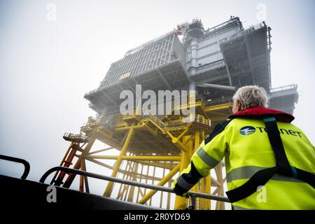 NORDSEE - 10/05/2023, Umspannwerk (Steckdose) für Offshore-Windparks. Dadurch wird Windenergie von den Windparks zum Festland transportiert. ANP JEROEN JUMELET niederlande raus - belgien raus Stockfoto