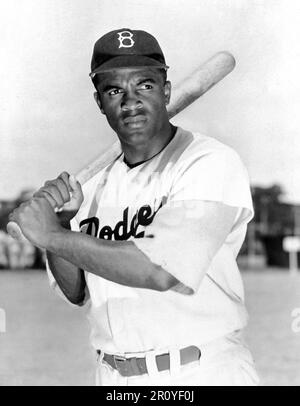 Jackie Robinson (1919–1972) in Brooklyn Dodgers Uniform, 1949. Robinson war der erste schwarze Spieler in der Major League Baseball. Stockfoto