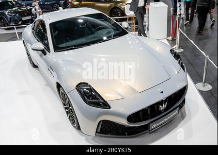 Riga, Lettland, 28. April 2023: Maserati Granturismo Luxus-Supersportwagen, der auf der Riga Motor Show vorgestellt wird Stockfoto