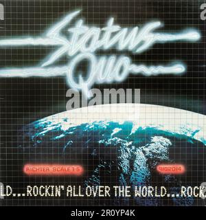 Status Quo Rockin' All the World, Cover eines Schallplattenalbums, von der britischen Rockgruppe, Großbritannien Stockfoto