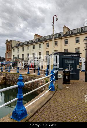 Blick auf die Straße bei Regenwetter in Torquay, Devon, Großbritannien. Stockfoto