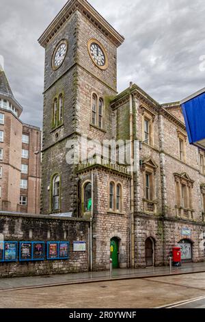 Die geschlossene Bar Envy von der Union Street in Torquay, Devon. Stockfoto