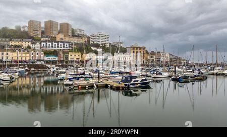Torquay Harbour und Marina an einem Regentag. Stockfoto