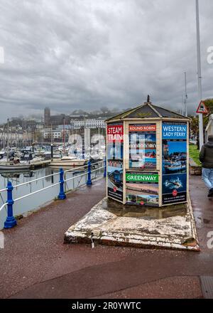 Torquay Harbour und Marina an einem Regentag. Stockfoto