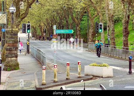 Glasgow, Schottland, Vereinigtes Königreich, 10. Mai 2023. UK Weather: Bei Sonnenschein im Stadtzentrum gingen die Einheimischen auf die Straßen, um das Stadtleben zu genießen. Credit Gerard Ferry/Alamy Live News Stockfoto