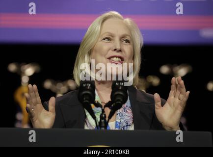 Walhalla, Usa. 10. Mai 2023. US-Senator Kirsten Gillibrand spricht, bevor Präsident Joe Biden am Mittwoch, den 10. Mai 2023, am Westchester Community College in Valhalla, New York, eine Rede hält. Foto: John Angelillo/UPI Credit: UPI/Alamy Live News Stockfoto