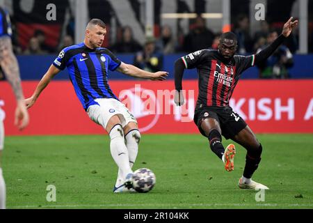 Mailand, Italien. 10. Mai 2023. Edin Dzeko vom FC Internazionale und Fikayo Tomori vom AC Mailand während des Fußballspiels der UEFA Champions League zwischen dem AC Mailand und dem FC Internazionale im Stadion San Siro in Mailand (Italien), Mai 10. 2023. Kredit: Insidefoto di andrea staccioli/Alamy Live News Stockfoto