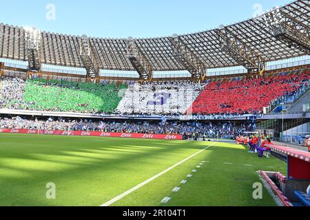 Neapel, Italien. 07. Mai 2023. Die Choreographie der Kurve A während des Spiels der Serie A zwischen SSC Napoli und ACF Fiorentina im Diego Armando Maradona Stadium 07. Mai 2023 in Napols, italien (Foto: Agostino Gemito/Pacific Press/Sipa USA). Guthaben: SIPA USA/Alamy Live News Stockfoto