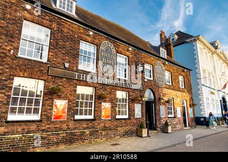 Außenansicht des Maid's Head Pubs in King's Lynn, wo David Bowie 1966 in Norfolk, Großbritannien aufgetreten ist Stockfoto