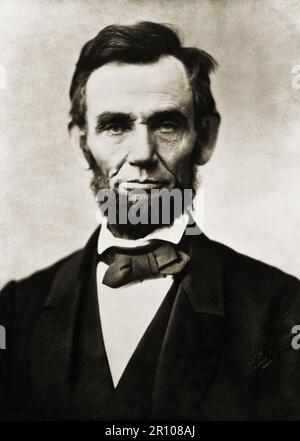 Abraham Lincoln, Kopf-und-Schulter-Porträt, nach vorne gerichtet. Fotografiert am 8. November 1863 von Alexander Gardner Stockfoto