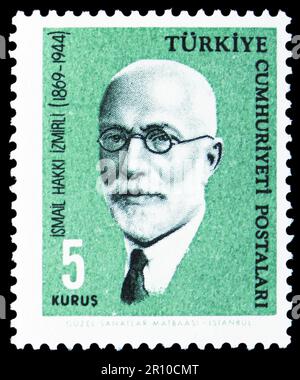 MOSKAU, RUSSLAND - 08. APRIL 2023: Auf dem in der Türkei gedruckten Poststempel steht Ismail Hakki Izmirli (1869-1944), Wissenschaftler, Persönlichkeitsserie, ca. 1964 Stockfoto