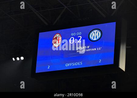 Mailand, Italien. 10. Mai 2023. Das Scoreboard zeigt das Endergebnis des Fußballspiels der UEFA Champions League zwischen dem AC Milan und dem FC Internazionale im Stadion San Siro in Mailand (Italien) vom Mai 10. 2023. Kredit: Insidefoto di andrea staccioli/Alamy Live News Stockfoto