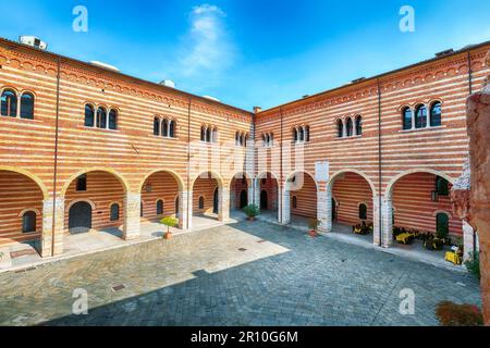 Herrlicher Blick auf den Innenhof des Palazzo della Ragione (Palazzo del Comune) in Verona. Standort: Verona, Region Venetien, Italien, Europa Stockfoto