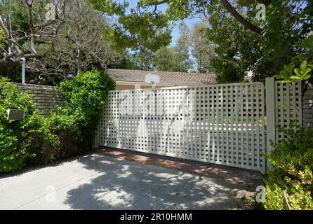 Los Angeles, Kalifornien, USA 8. Mai 2023 Schauspieler John Ritter und Schauspieler Robert Ardrey ehemaliger Wohnsitz/Nouse auf der 236 Tigertail Road am 8. Mai 2023 in Los Angeles, Kalifornien, USA. Foto: Barry King/Alamy Stock Photo Stockfoto