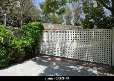 Los Angeles, Kalifornien, USA 8. Mai 2023 Schauspieler John Ritter und Schauspieler Robert Ardrey ehemaliger Wohnsitz/Nouse auf der 236 Tigertail Road am 8. Mai 2023 in Los Angeles, Kalifornien, USA. Foto: Barry King/Alamy Stock Photo Stockfoto