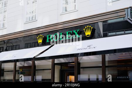 Wien, Österreich - 22. April 2023: Nahaufnahme der Rolex-Boutique im Stadtzentrum. Stockfoto