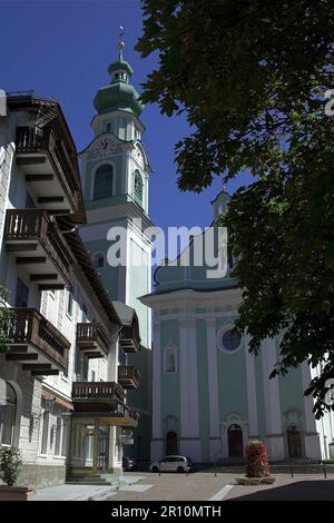 Toblach, Südtirol; Italia, Italien, Italien; church St. Johannes der Täufer; Gemeindekirche - Pfarrkirche St. Johannes der Täufer Stockfoto