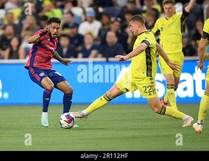 10. Mai 2023: Nashville SC Verteidiger Josh Bauer (22) stiehlt den Ball vom FC Dallas Forward JesÃºs Ferreira (10) während der ersten Hälfte eines MLS-Spiels zwischen dem FC Dallas und Nashville SC im Geodis Park in Nashville, Tennessee Steve Roberts/CSM Stockfoto