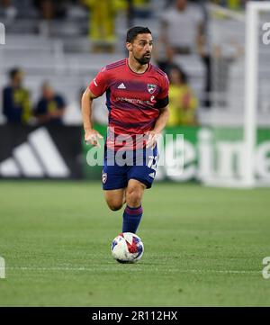 10. Mai 2023: FC Dallas Mittelfeldspieler Sebastian Lletget (12) dribbelt gegen den Nashville SC während der ersten Hälfte eines MLS-Spiels zwischen FC Dallas und Nashville SC im Geodis Park in Nashville, Tennessee, Steve Roberts/CSM Stockfoto