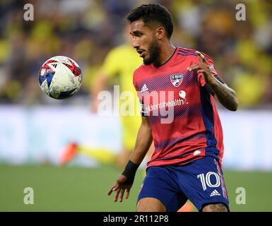 10. Mai 2023: FC Dallas Forward JesÃºs Ferreira (10) schmeißt den Ball gegen den Nashville SC während der ersten Hälfte eines MLS-Spiels zwischen FC Dallas und Nashville SC im Geodis Park in Nashville, Tennessee Steve Roberts/CSM Stockfoto