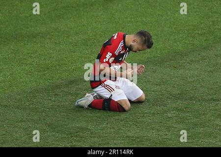 Rio de Janeiro, Brasilien, 10. Mai 2023. Everton Ribeiro von Flamengo feiert sein Tor während des Spiels zwischen Flamengo und Goias für die brasilianische Serie A 2023 im Maracana Stadium am 10. Mai in Rio de Janeiro. Foto: Daniel Castelo Branco/DiaEsportivo/Alamy Live News Stockfoto