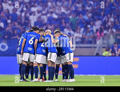 Belo Horizonte, Brasilien, 10. Mai 2023. Die Spieler von Cruzeiro während des Spiels zwischen Cruzeiro und Fluminense für die brasilianische Serie A 2023 im Mineirao Stadium am 10. Mai in Belo Horizonte. Foto: Gledston Tavares/DiaEsportivo/Alamy Live News Stockfoto