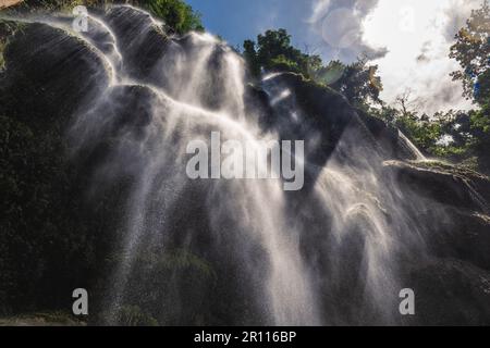 Tumalog Falls, ein schöner Wasserfall in Oslob, Cebu Island, philippinen Stockfoto