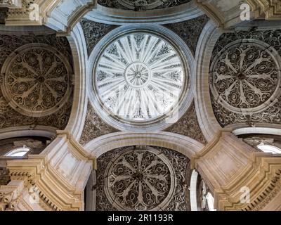 GRANADA, ANDALUSIEN/SPANIEN - MAI 7 : Deckelung von Iglesia del Sagrario (1705-1722) durch die Architekten Francisco Hurtado Izquierdo Jose de Bada y Navajas in Stockfoto