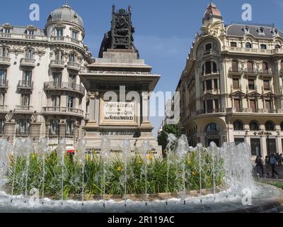 GRANADA, ANDALUSIEN/SPANIEN - MAI 7 : Monument für Ferdinand und Isabella, Plaza Isabel la Catolica, Granada, Spanien am 7. Mai 2014. Nicht identifizierte Personen Stockfoto