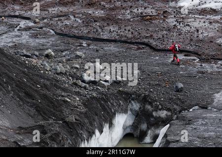 Gletscherwanderungen auf dem Svinafell-Gletscher, Svinafell-Gletscher, Skaftafell-Nationalpark, Vatnajokull-Nationalpark, Island Stockfoto