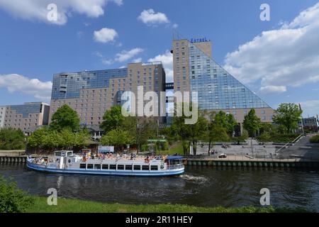 Estrel Hotel, Sonnenallee, Neukölln, Berlin, Deutschland Stockfoto