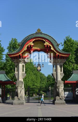 Elefantentor, Zoo, Budapester Straße, Tiergarten, Berlin, Deutschland Stockfoto