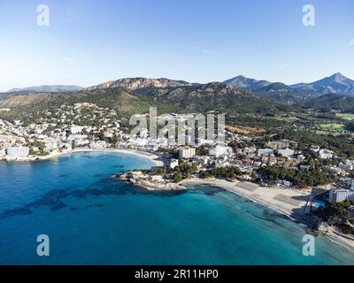 Gran Tora Beach und Palmira Beach in Paguera aus der Vogelperspektive, Mallorca Stockfoto
