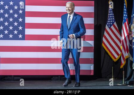 Walhalla, Usa. 10. Mai 2023. USA Präsident Joe Biden spricht auf einer Veranstaltung am SUNY Westchester Community College in Valhalla, New York, über die Schuldengrenze. USA Präsident Joe Biden hat am Mittwoch die von den Republikanern geforderten Ausgabenkürzungen als "verheerend" bezeichnet und seine Argumente in einer Rede im Wahlkampfstil vor den Wählern zum Ausdruck gebracht, als sich die Gesetzgeber in Washington trafen, um das Kreditlimit der Regierung zu erhöhen, um eine potenziell katastrophale US-Katastrophe zu vermeiden (Foto: Ron Adar/SOPA Images/Sipa USA) Guthaben: SIPA USA/Alamy Live News Stockfoto