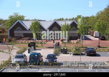 Supermarkt und Parkplatz, De Cocksdorp, Texel, Niederlande Stockfoto