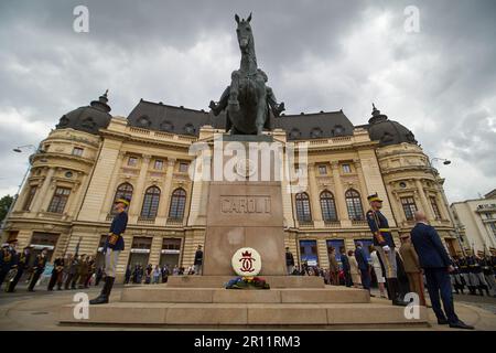 Bukarest, Rumänien. 10. Mai 2023: Die Militärzeremonie anlässlich des Nationalfeiertags der Königsfamilie an der Statue von König Carol I. von Rumänien in Bukarest. Kredit: Lucian Alecu/Alamy Live News Stockfoto