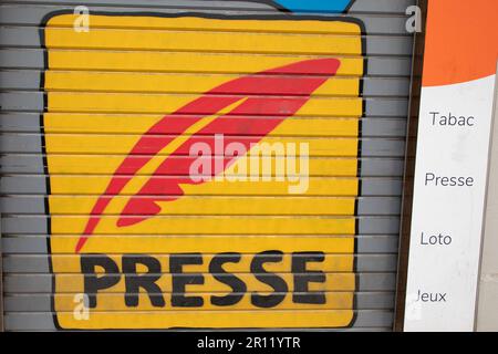 Bordeaux , Aquitaine France - 05 09 2023 : Presse französische Ladenmarke und Logo-Text auf Pressladen-Rollläden Stockfoto