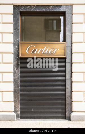 Sofia, Bulgarien. Mai 2023. Außenansicht des Luxusgeschäfts der Marke Cartier im Stadtzentrum Stockfoto