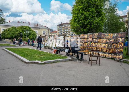 Sofia, Bulgarien. Mai 2023. Sonntags Antiquitäten- und Kunsthandwerksmesse in einem Stadtpark Stockfoto