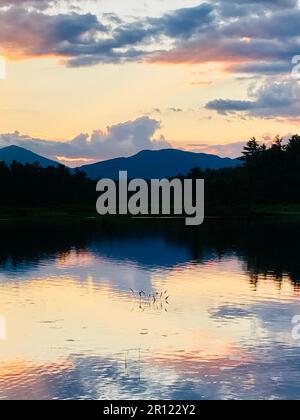 Ein atemberaubender Blick auf Mount Chocorua in Tamworth bei Sonnenuntergang Stockfoto