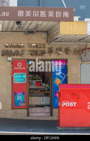 Ein kleiner Zigaretten- und Tabakladen in China Town, Sydney, New South Wales, Australien Stockfoto